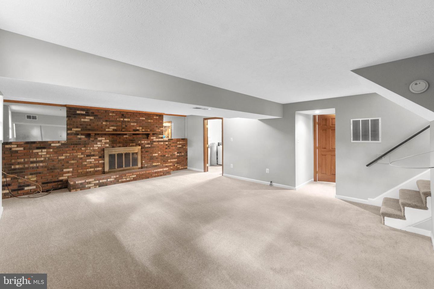 604 W JASPER COURT