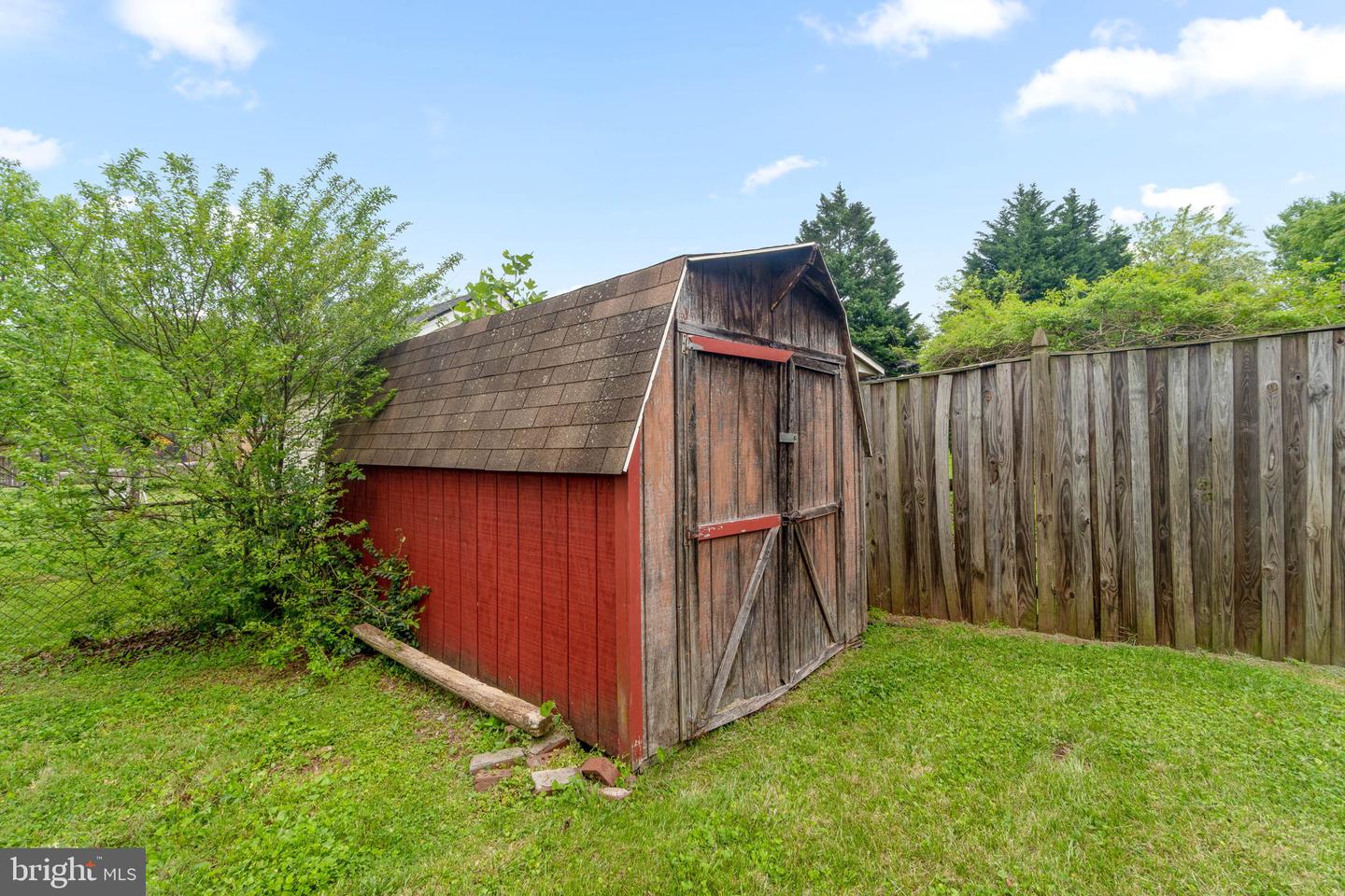 604 W JASPER COURT