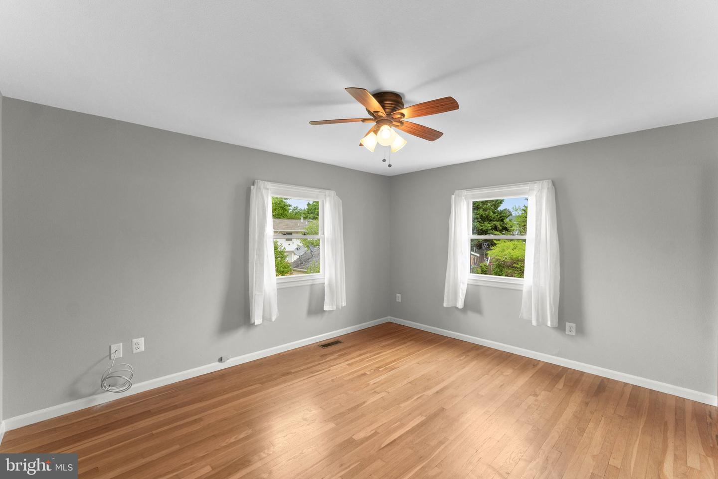 604 W JASPER COURT