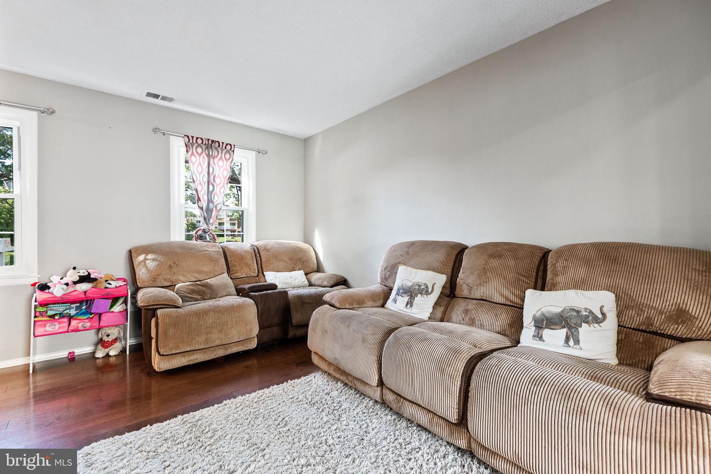 927 CHESHIRE COURT