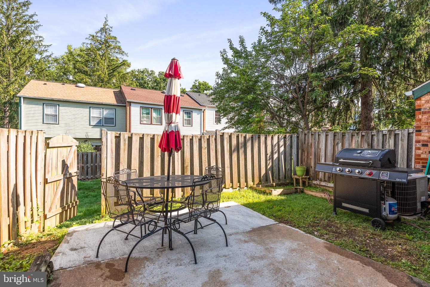 927 CHESHIRE COURT