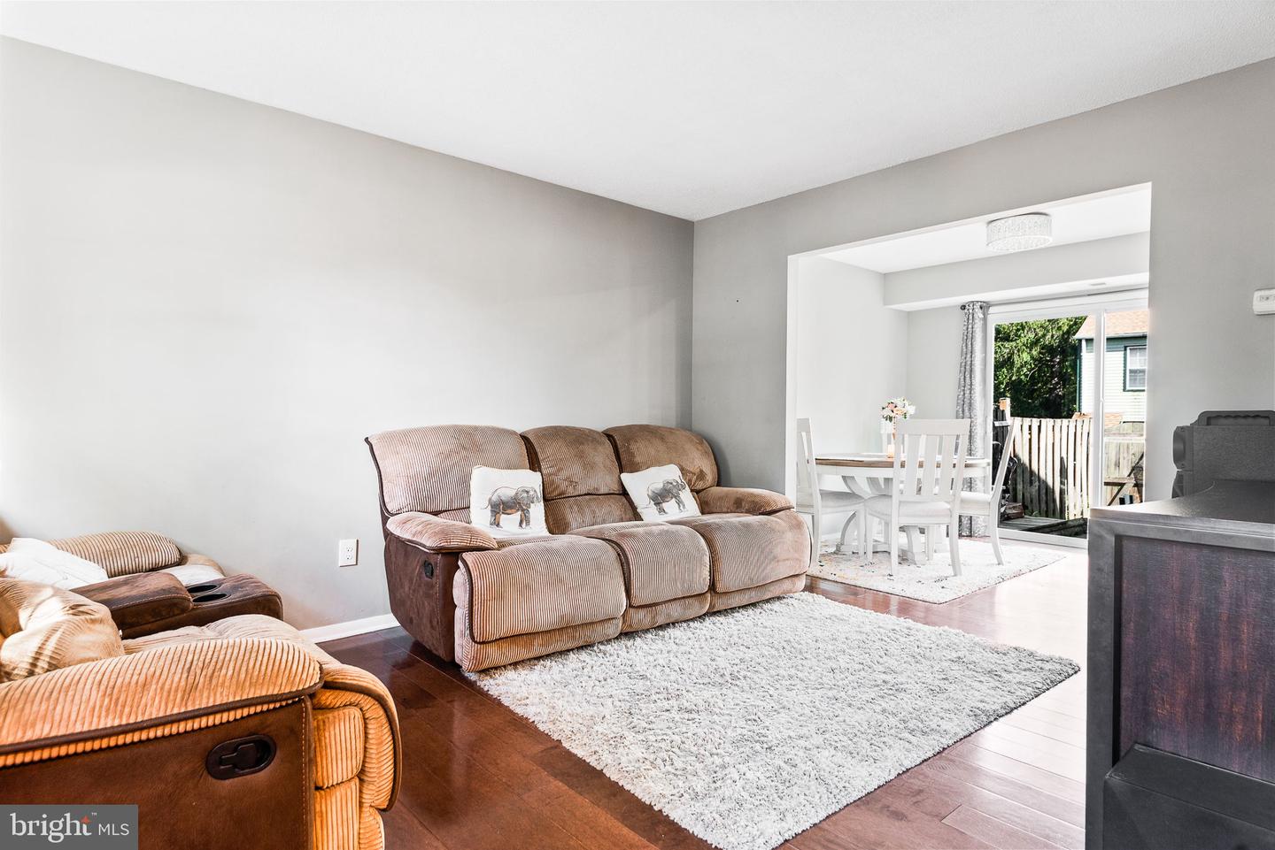 927 CHESHIRE COURT