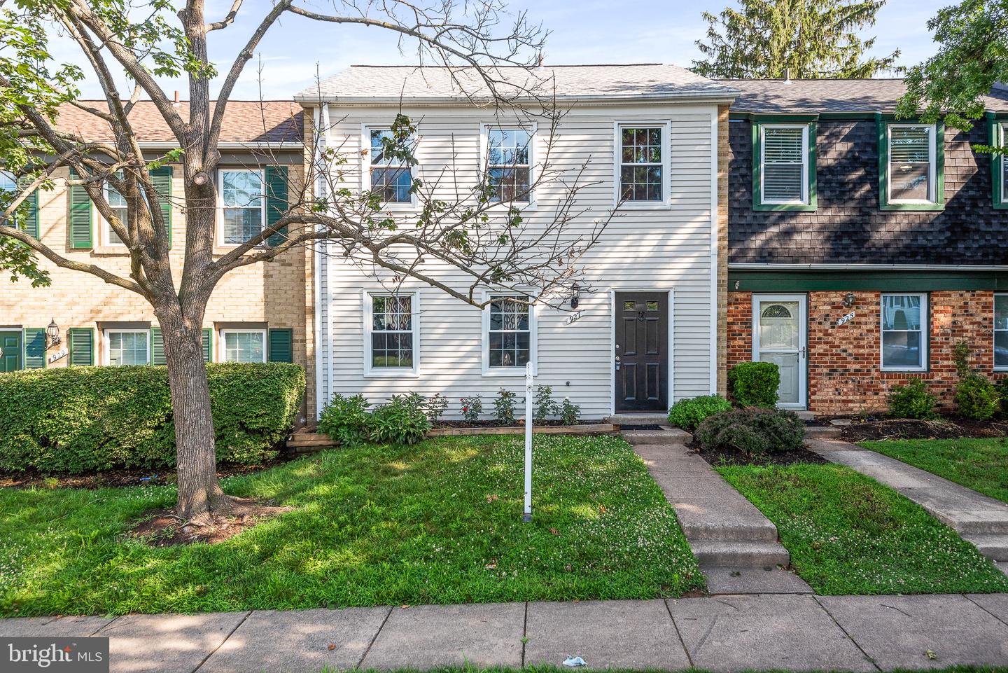 927 CHESHIRE COURT