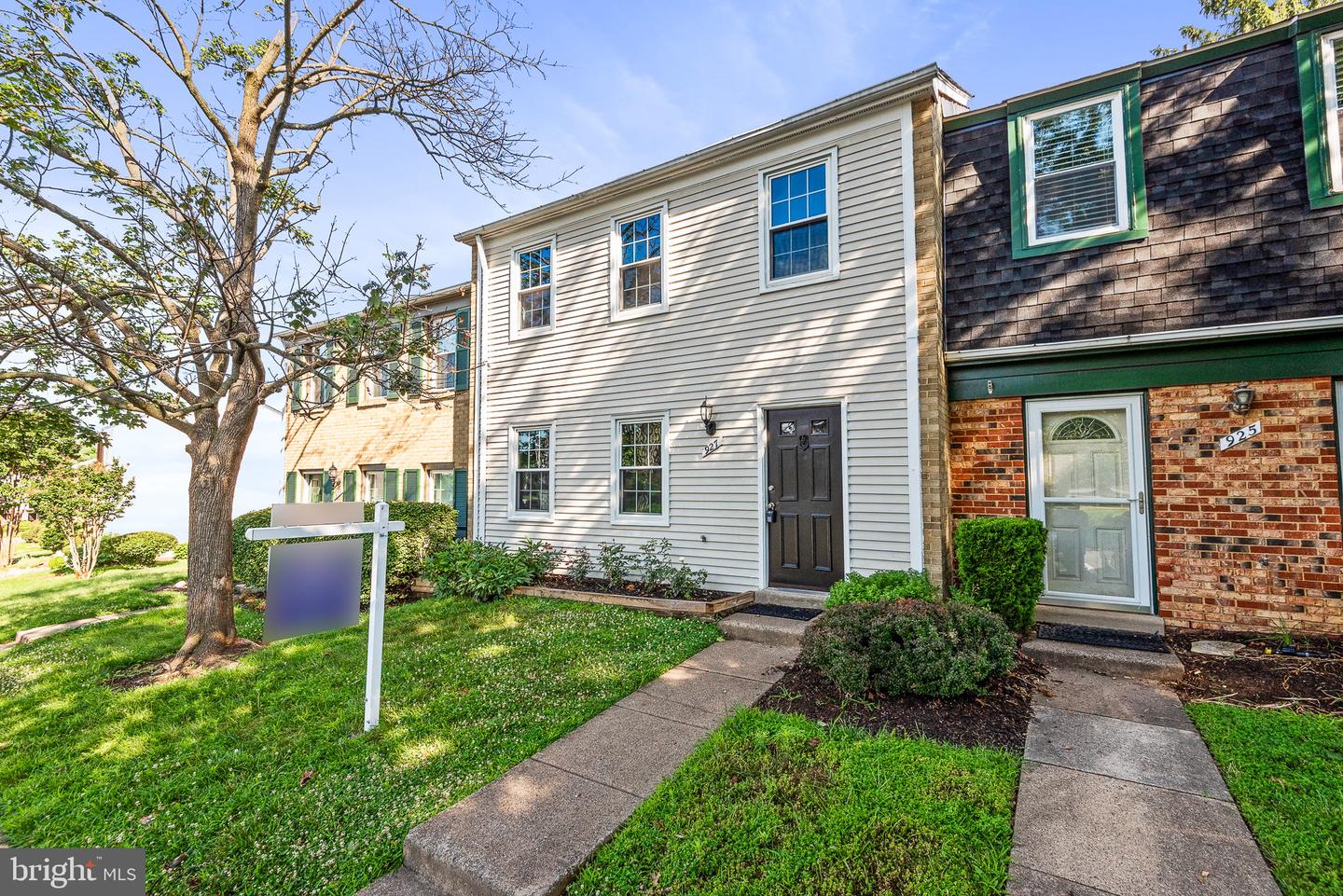 927 CHESHIRE COURT