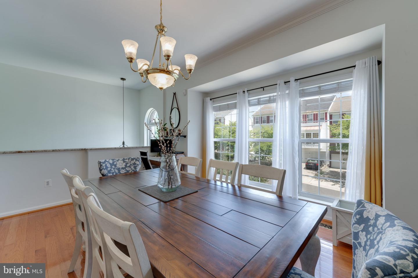 42721 COOL BREEZE SQUARE
