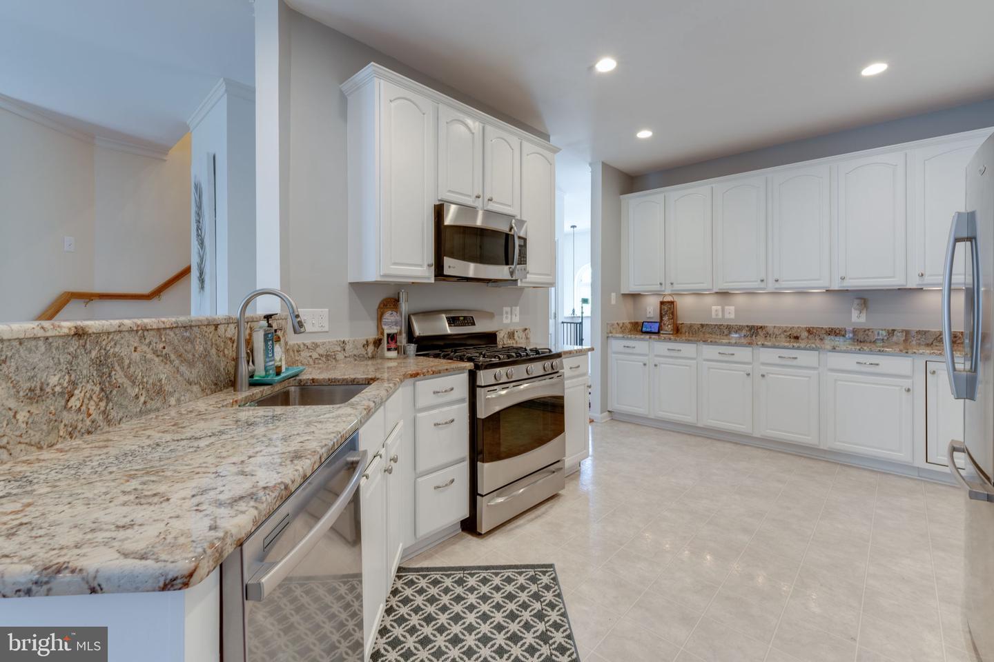 42721 COOL BREEZE SQUARE