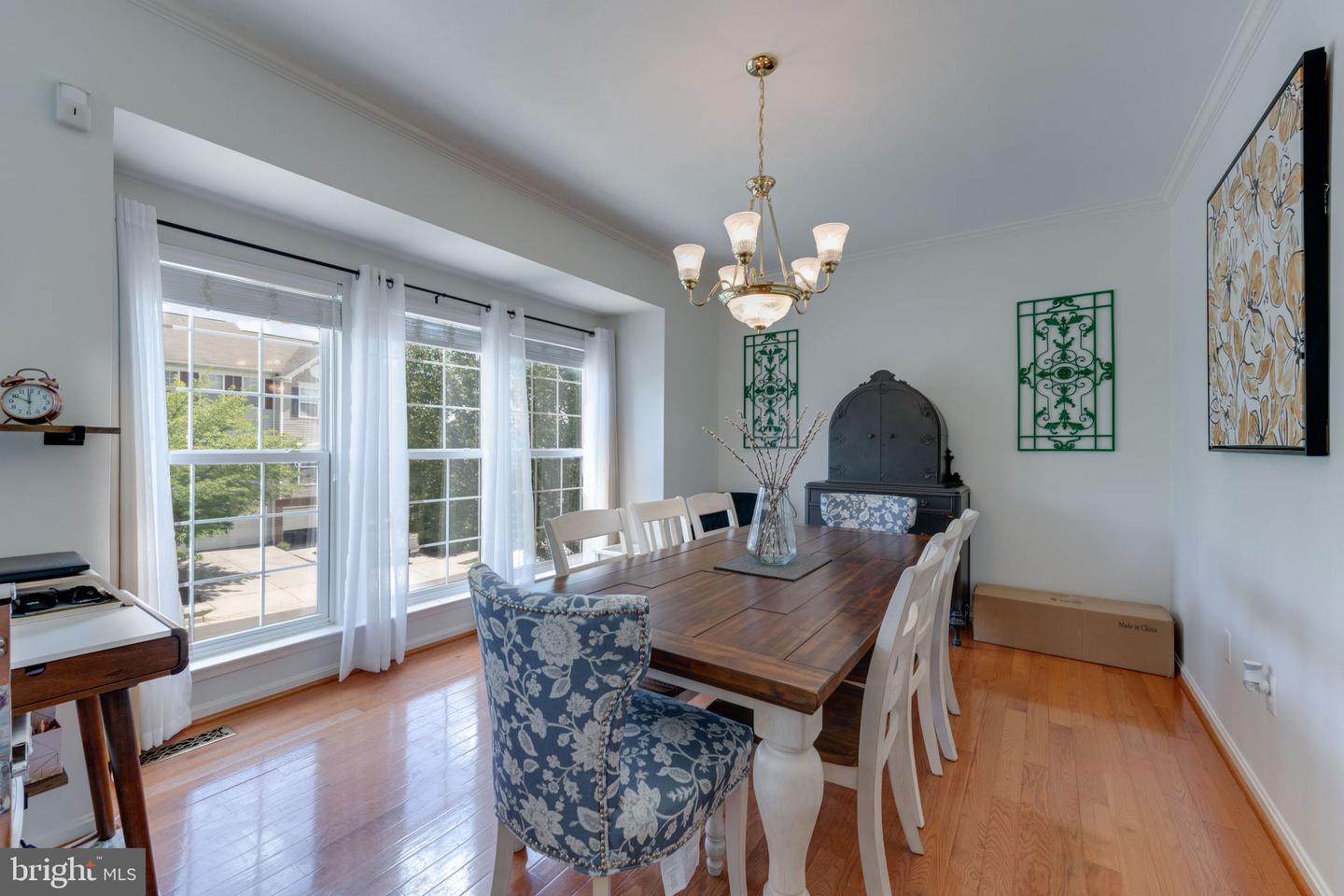 42721 COOL BREEZE SQUARE