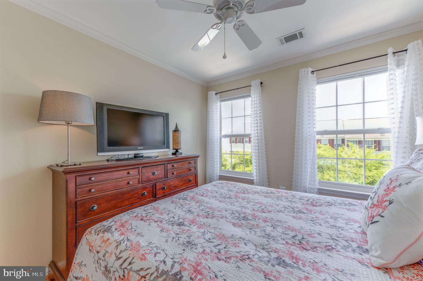 42721 COOL BREEZE SQUARE