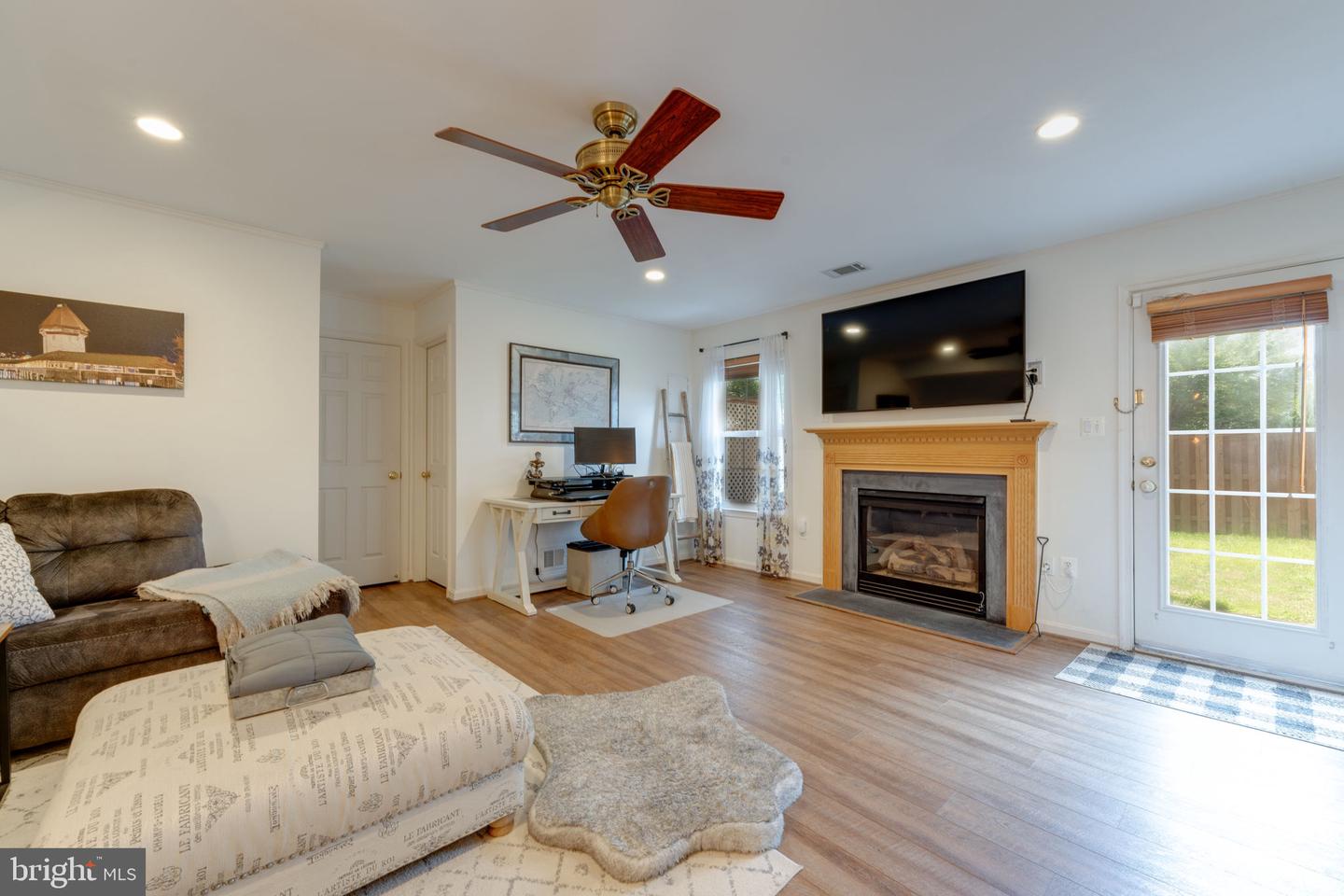 42721 COOL BREEZE SQUARE