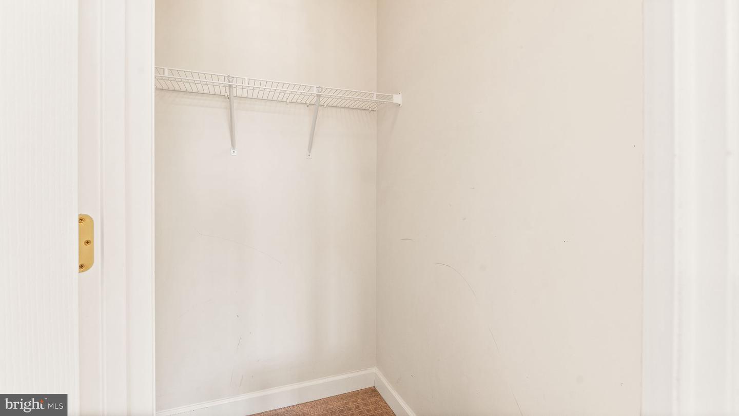 43676 WARBLER SQUARE
