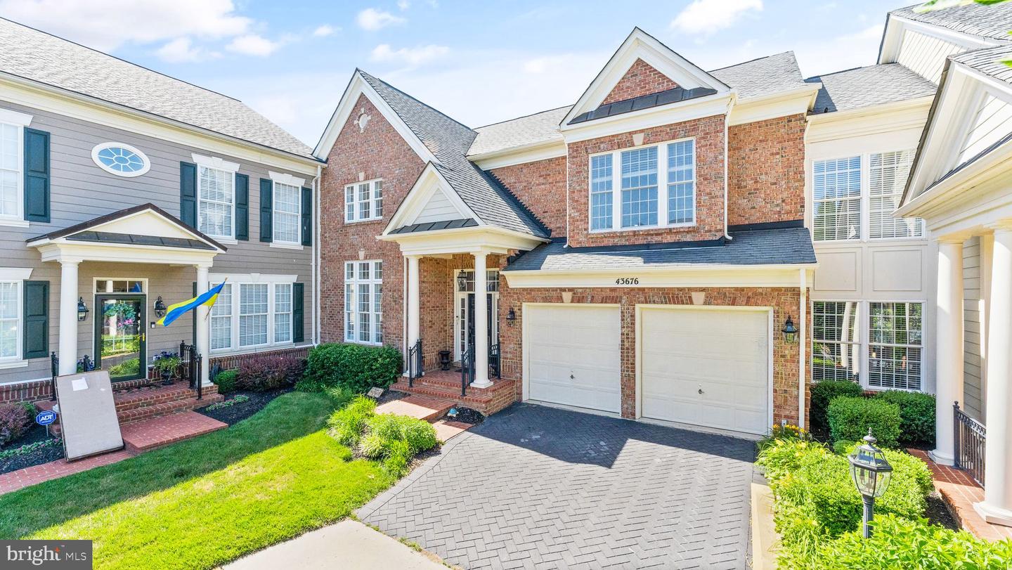 43676 WARBLER SQUARE