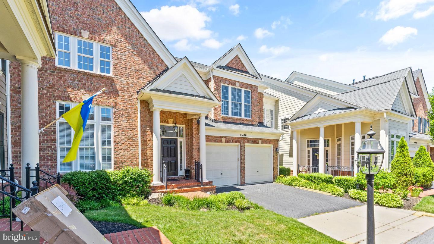 43676 WARBLER SQUARE