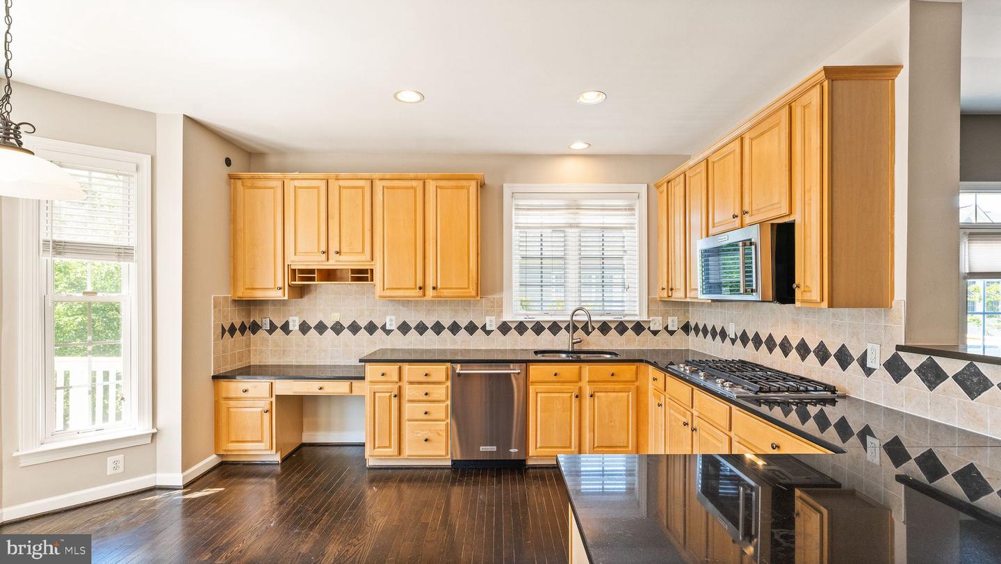 43676 WARBLER SQUARE