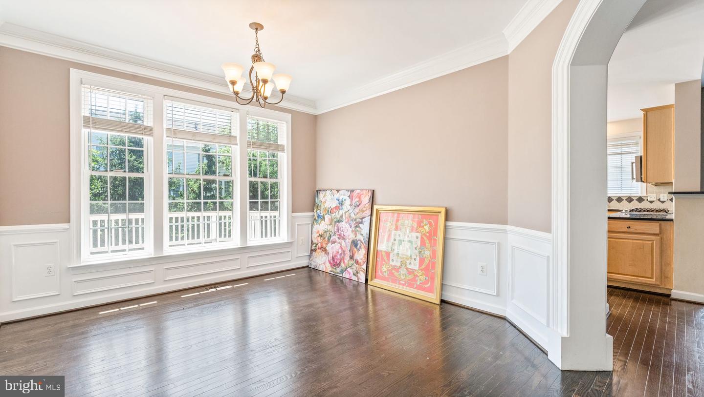 43676 WARBLER SQUARE