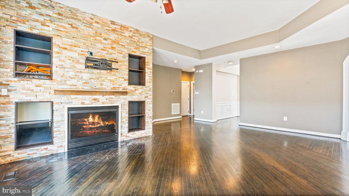 43676 WARBLER SQUARE
