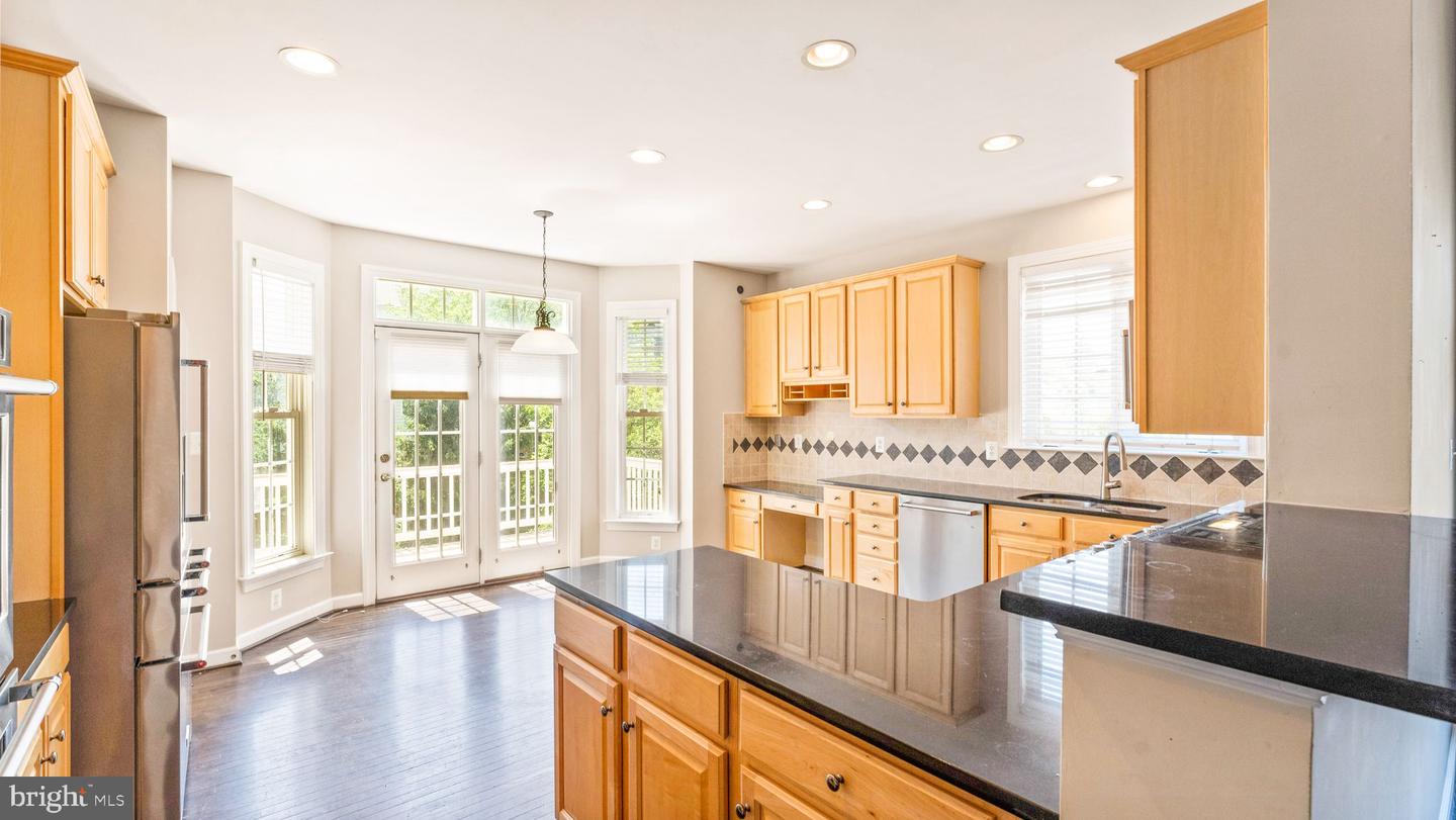 43676 WARBLER SQUARE
