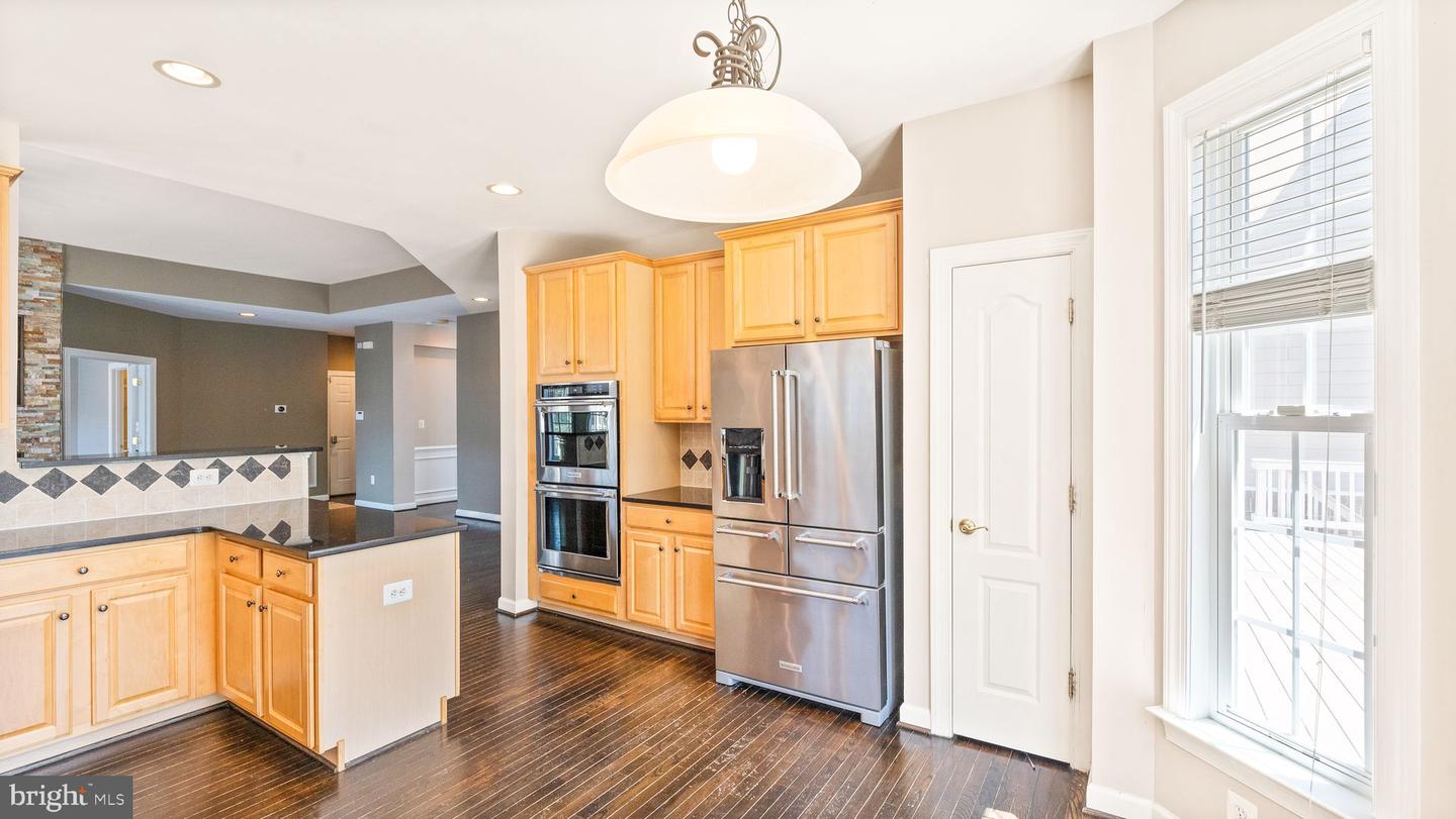 43676 WARBLER SQUARE