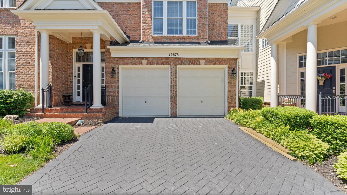43676 WARBLER SQUARE