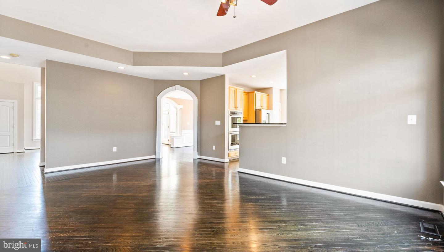 43676 WARBLER SQUARE