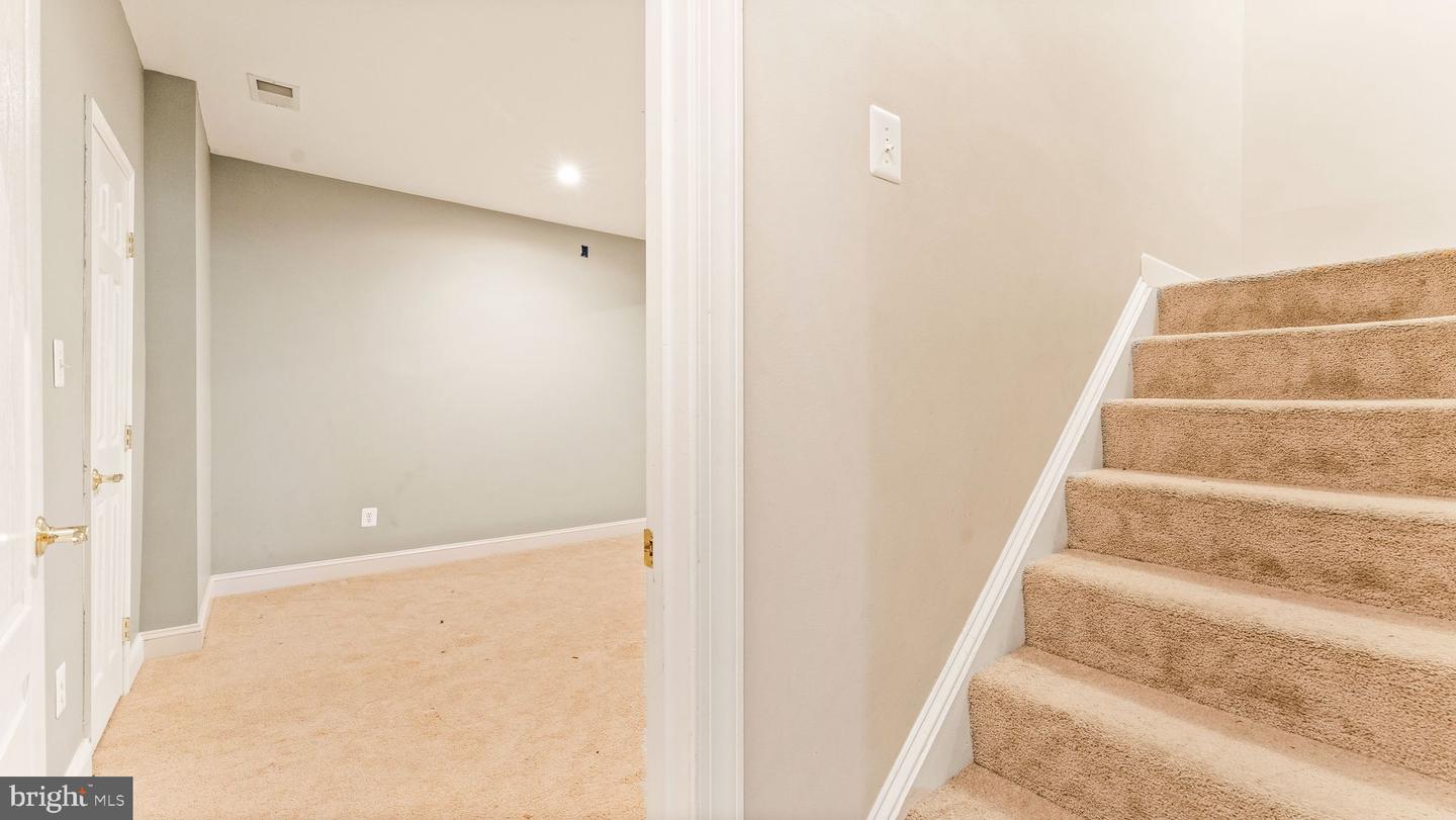 43676 WARBLER SQUARE