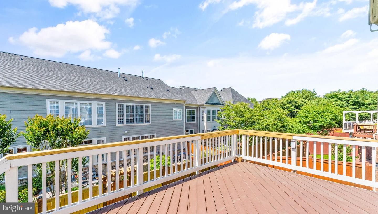 43676 WARBLER SQUARE