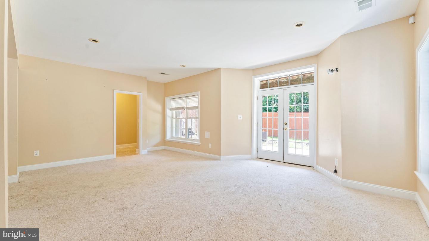 43676 WARBLER SQUARE