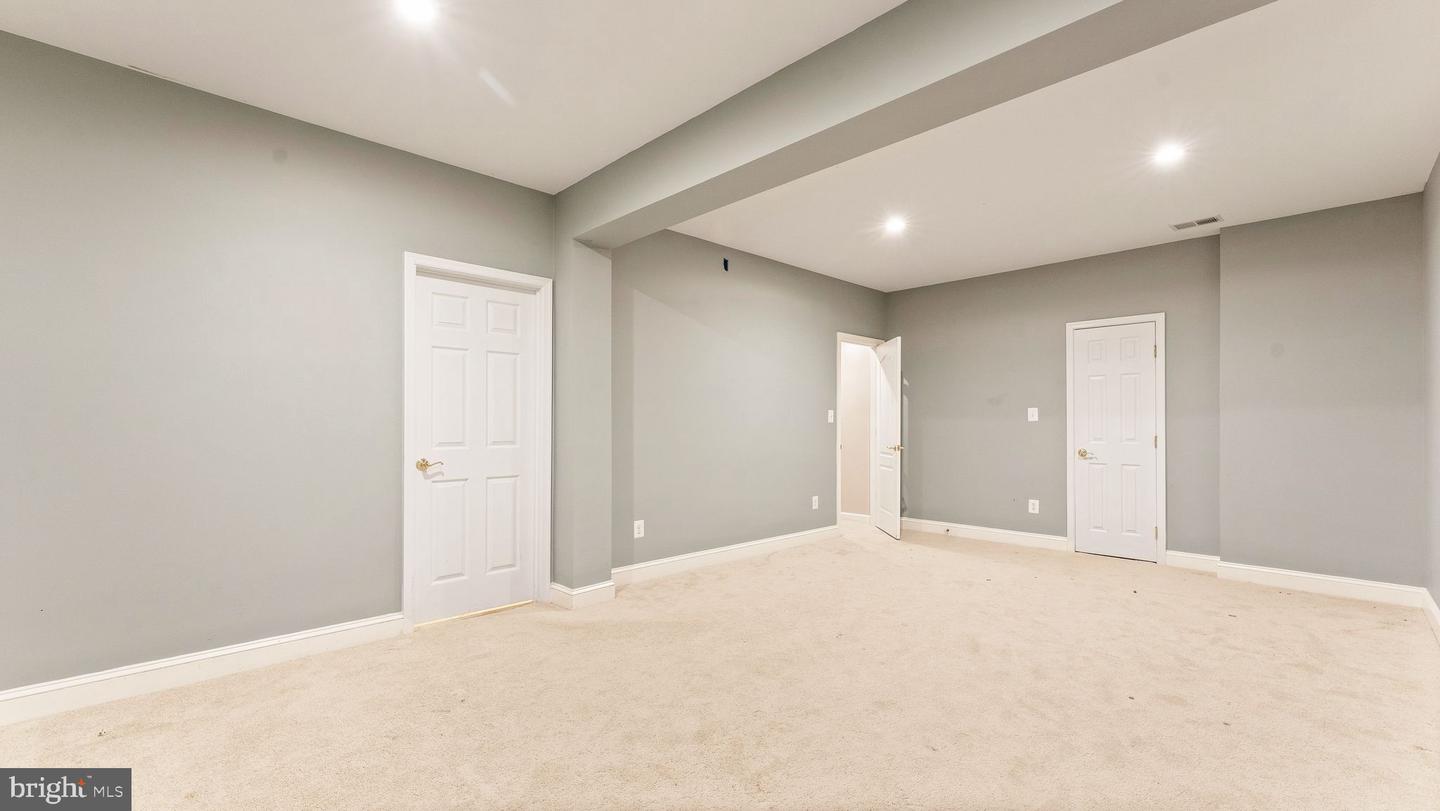 43676 WARBLER SQUARE
