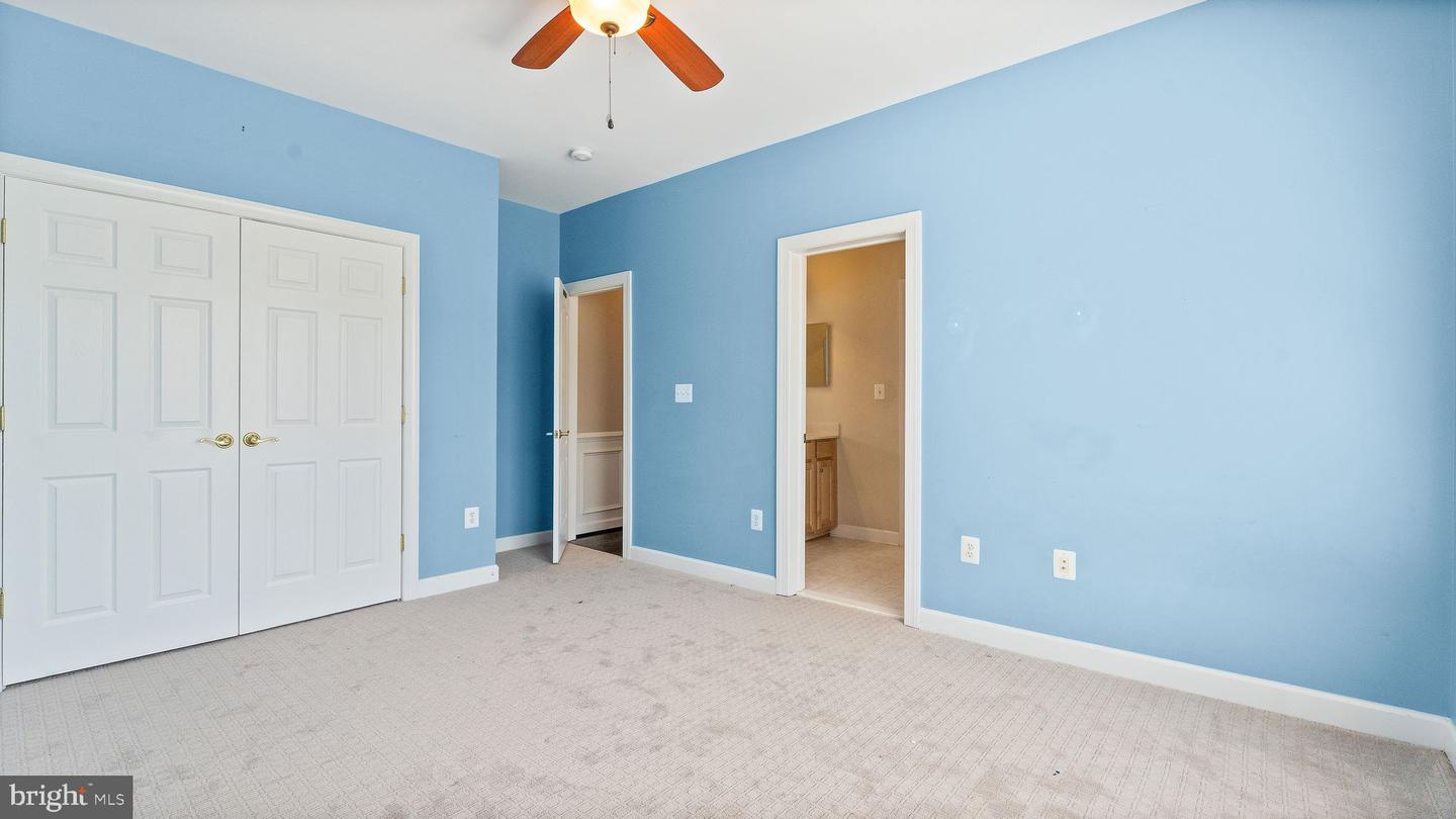 43676 WARBLER SQUARE