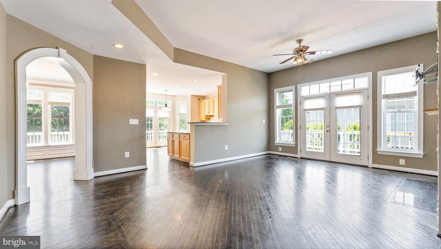 43676 WARBLER SQUARE
