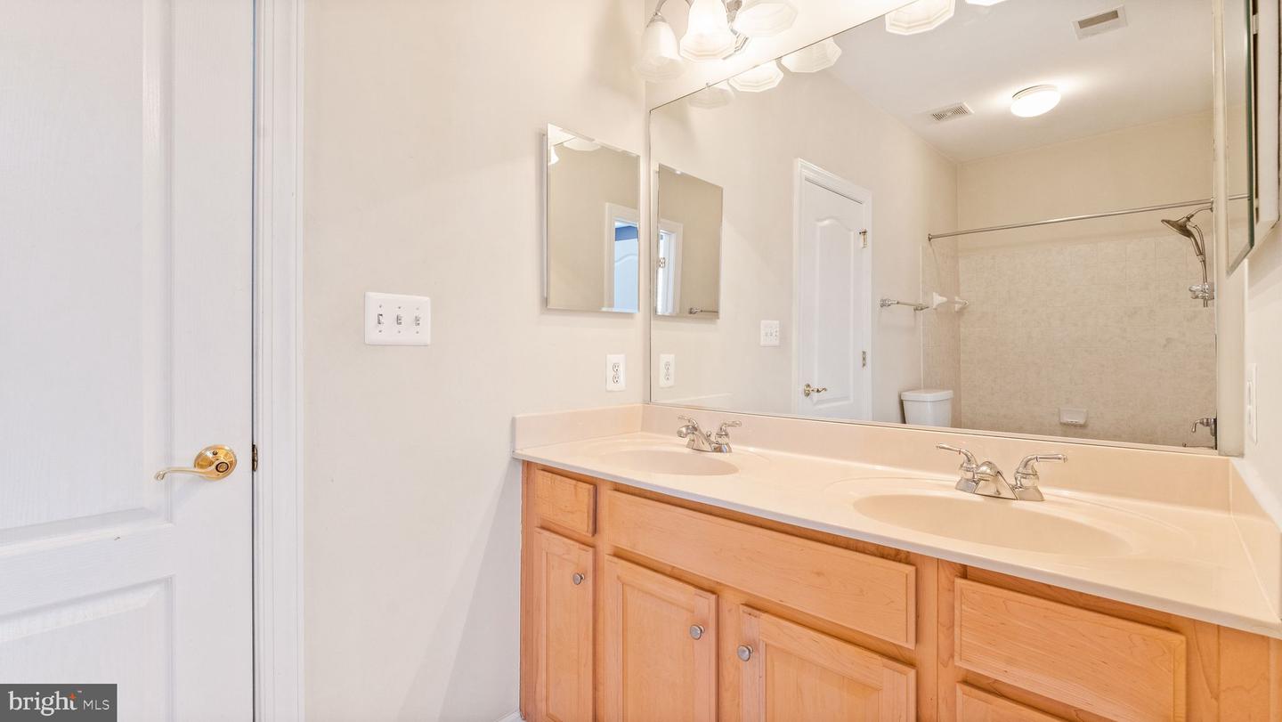 43676 WARBLER SQUARE