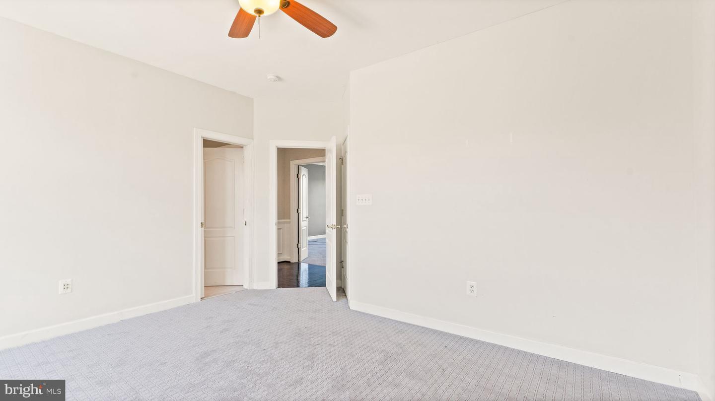 43676 WARBLER SQUARE
