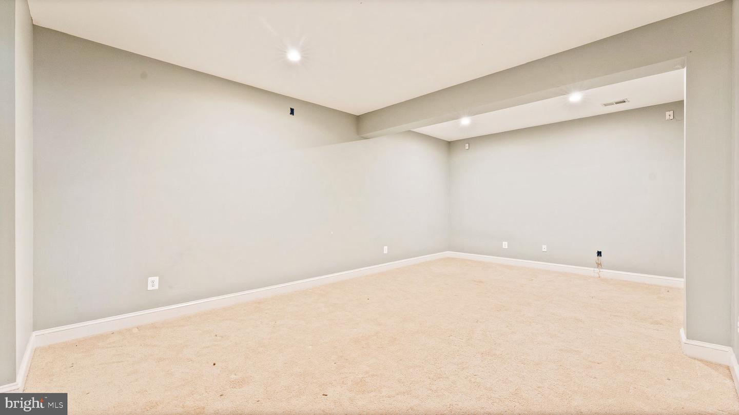 43676 WARBLER SQUARE