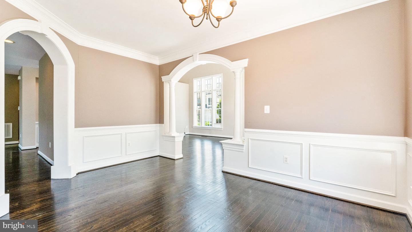 43676 WARBLER SQUARE