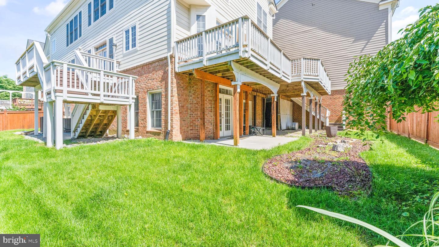 43676 WARBLER SQUARE