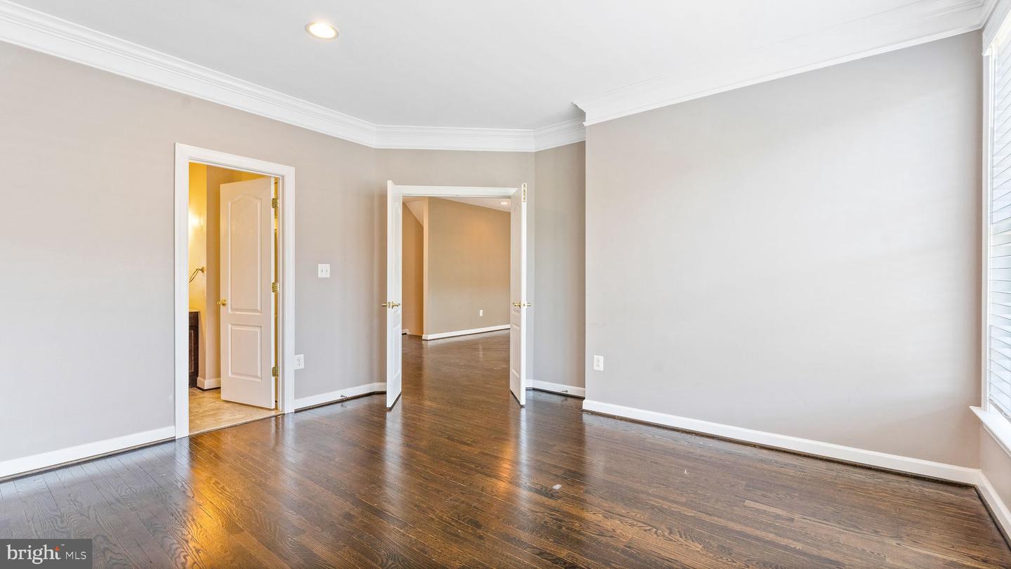 43676 WARBLER SQUARE