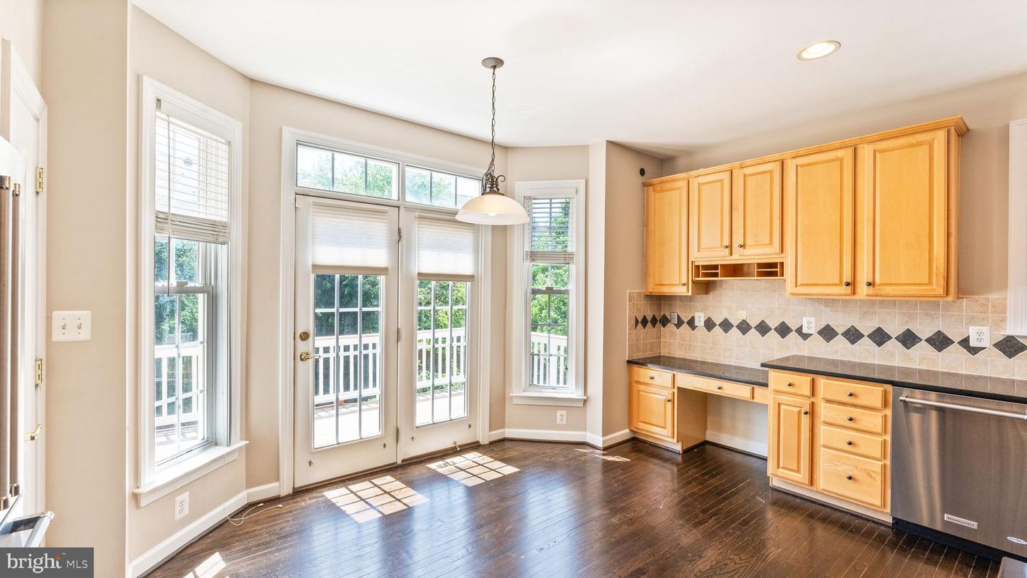 43676 WARBLER SQUARE