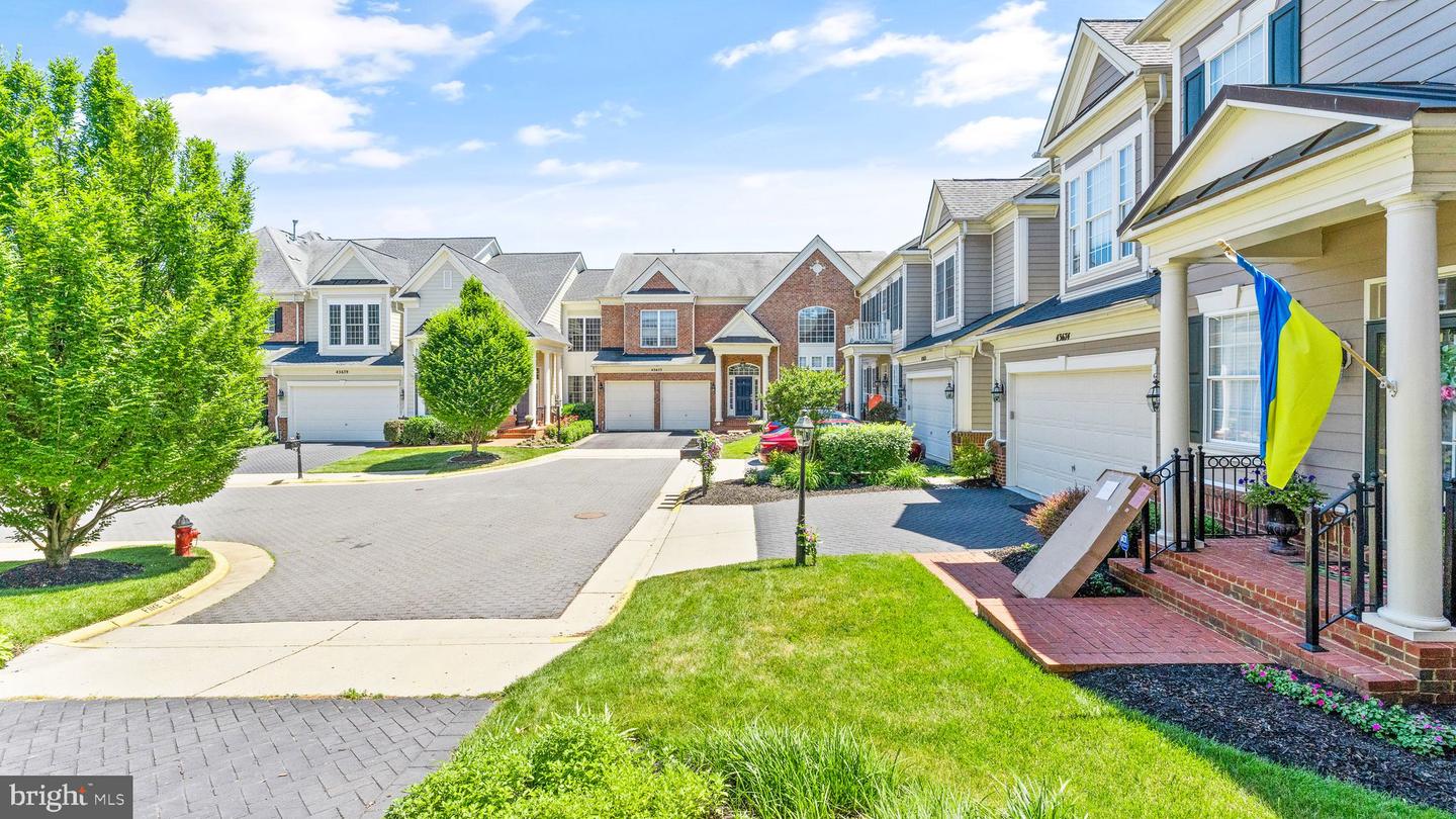 43676 WARBLER SQUARE