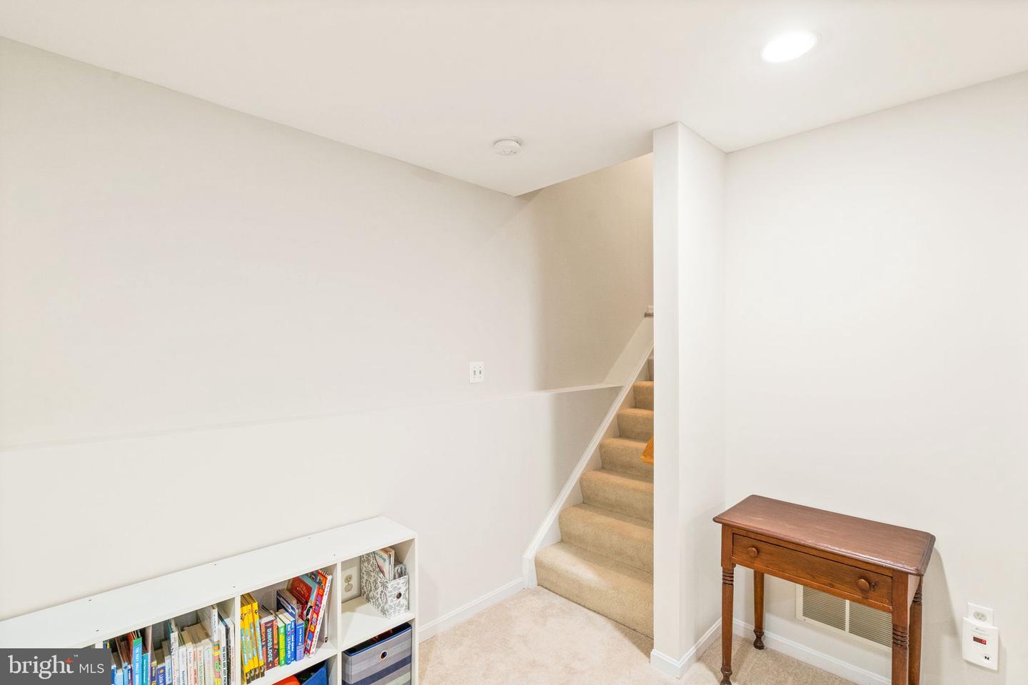 47615 COMER SQUARE