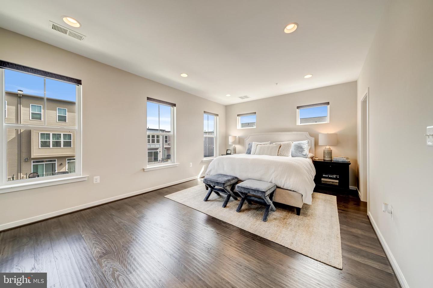 42365 ZEBULON SQUARE