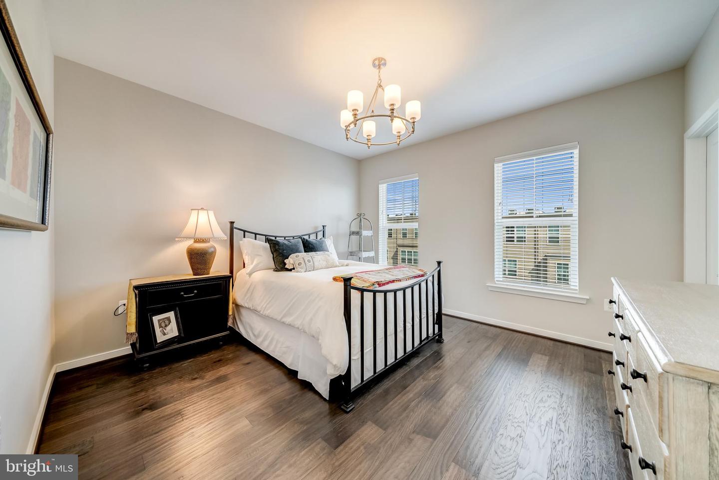 42365 ZEBULON SQUARE