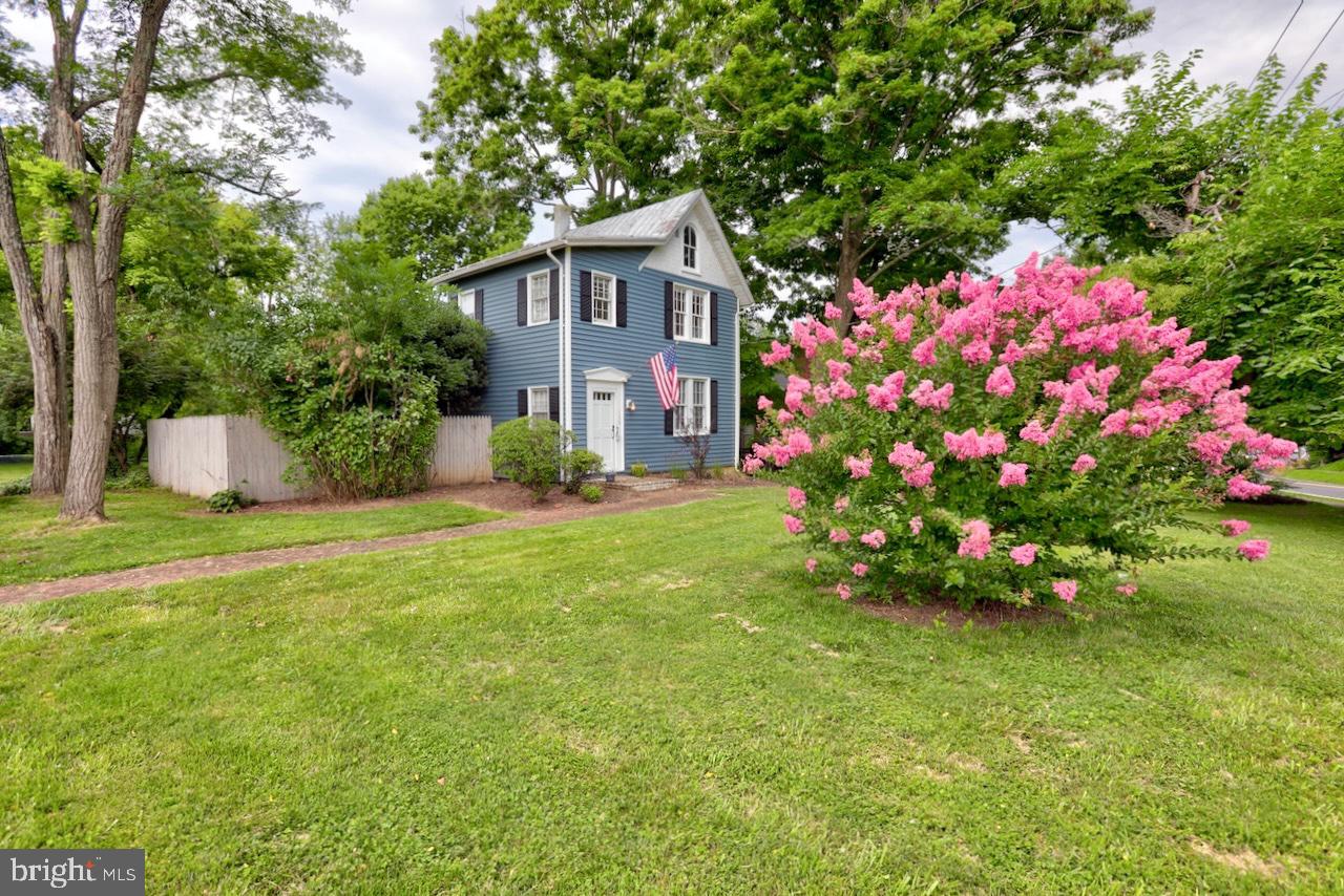 154 E COLONIAL HIGHWAY