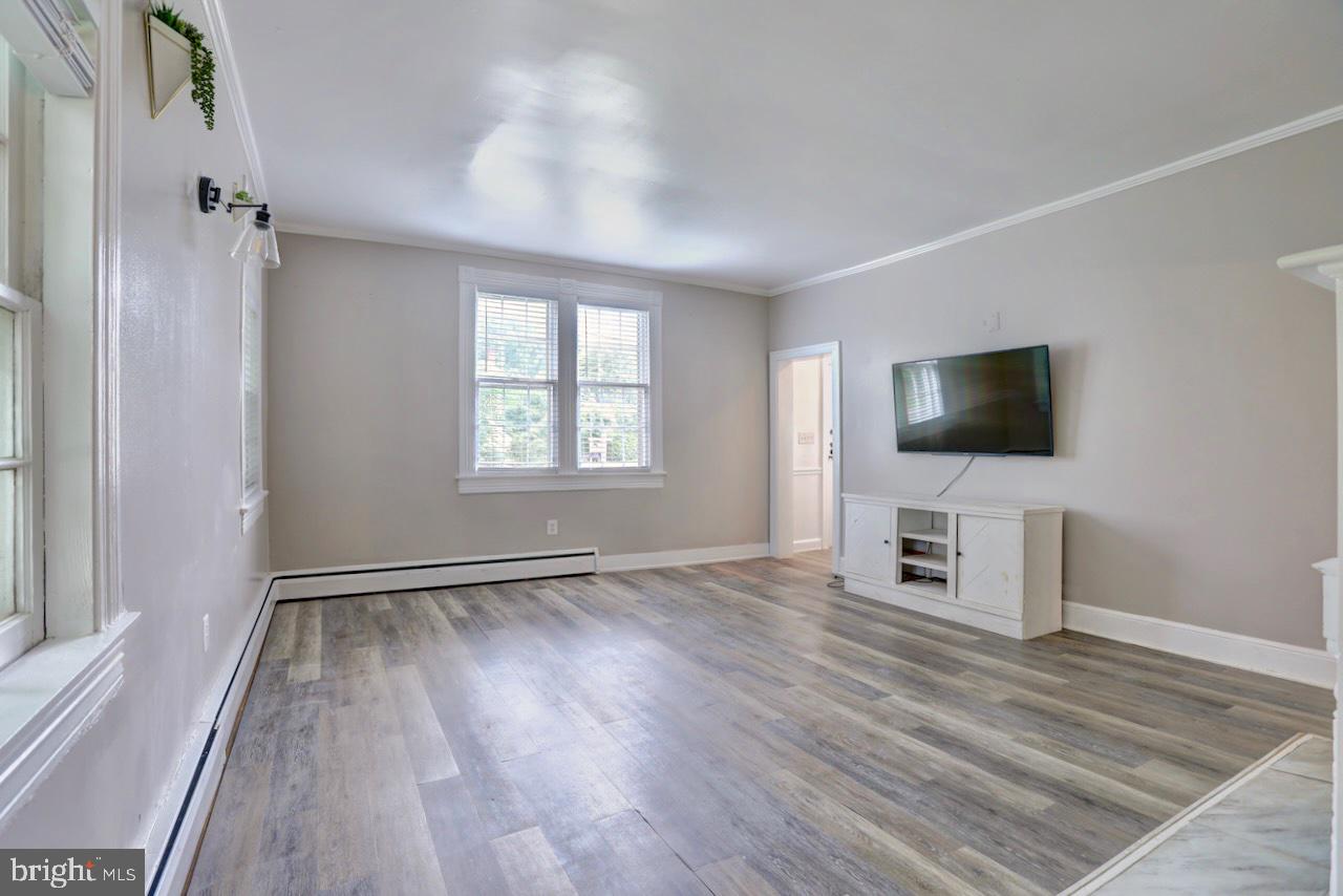 154 E COLONIAL HIGHWAY