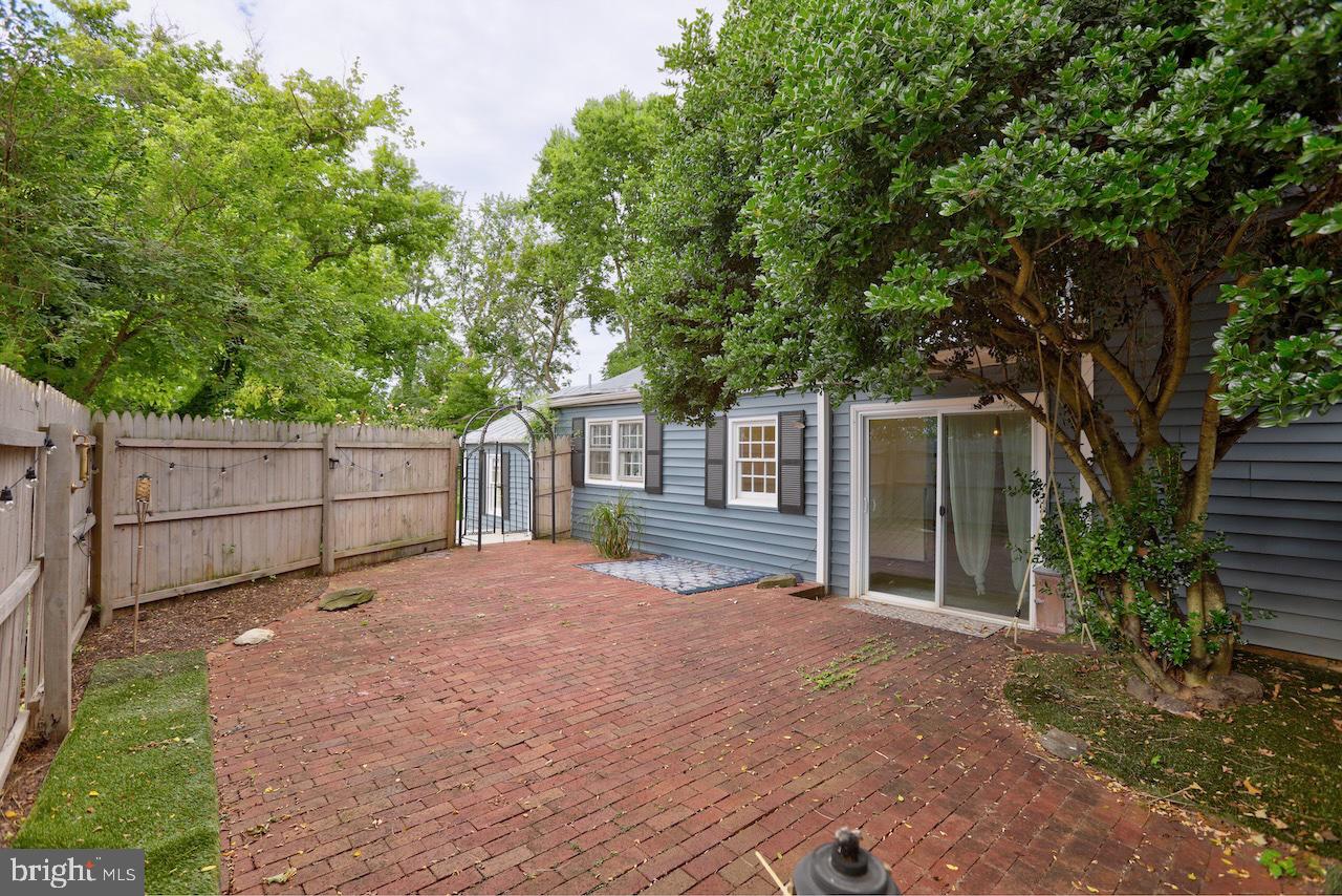 154 E COLONIAL HIGHWAY