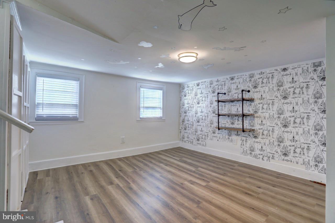 154 E COLONIAL HIGHWAY