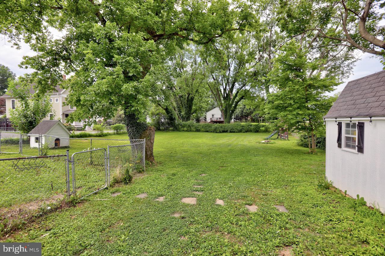 154 E COLONIAL HIGHWAY