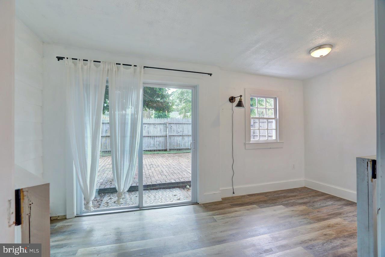 154 E COLONIAL HIGHWAY