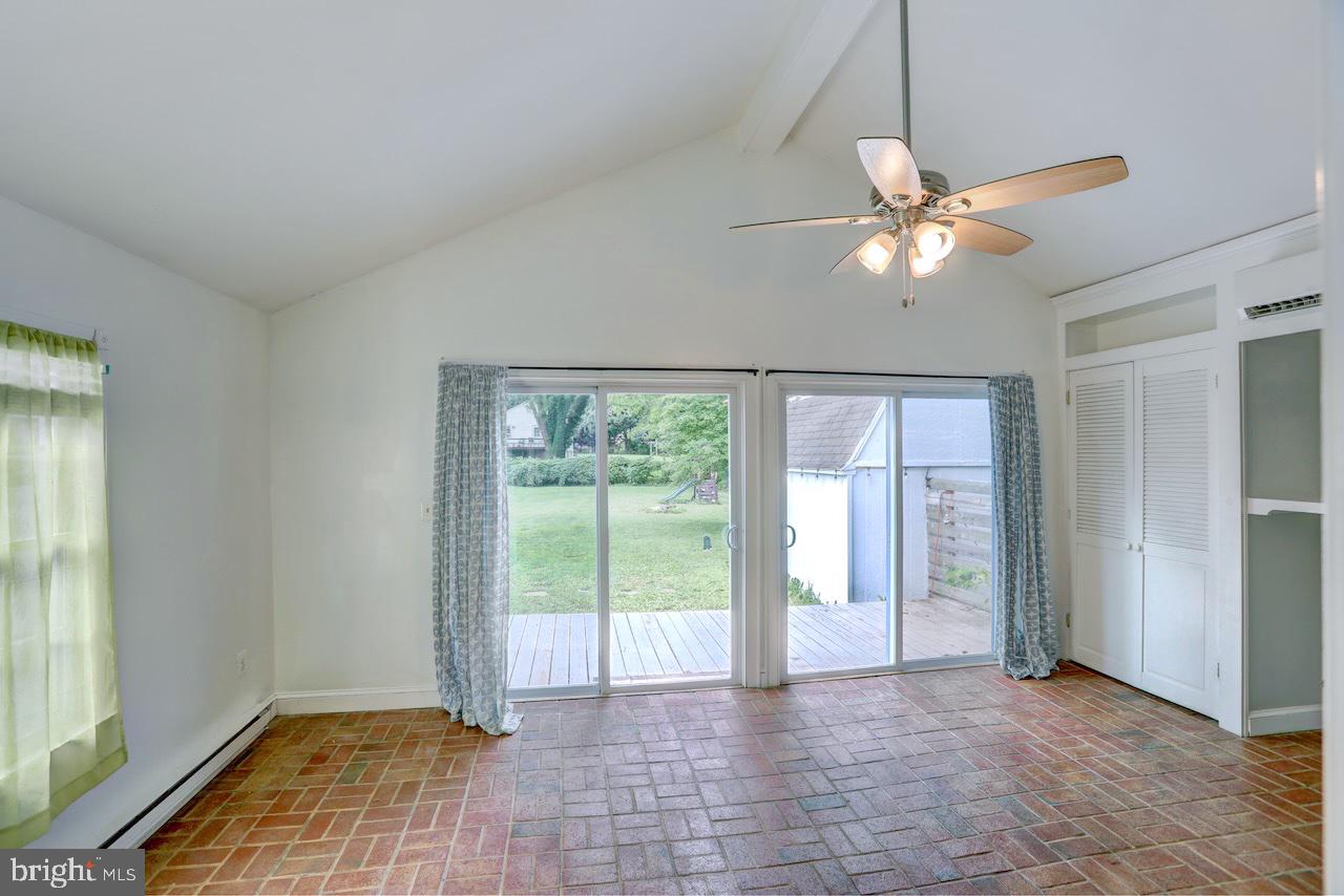 154 E COLONIAL HIGHWAY