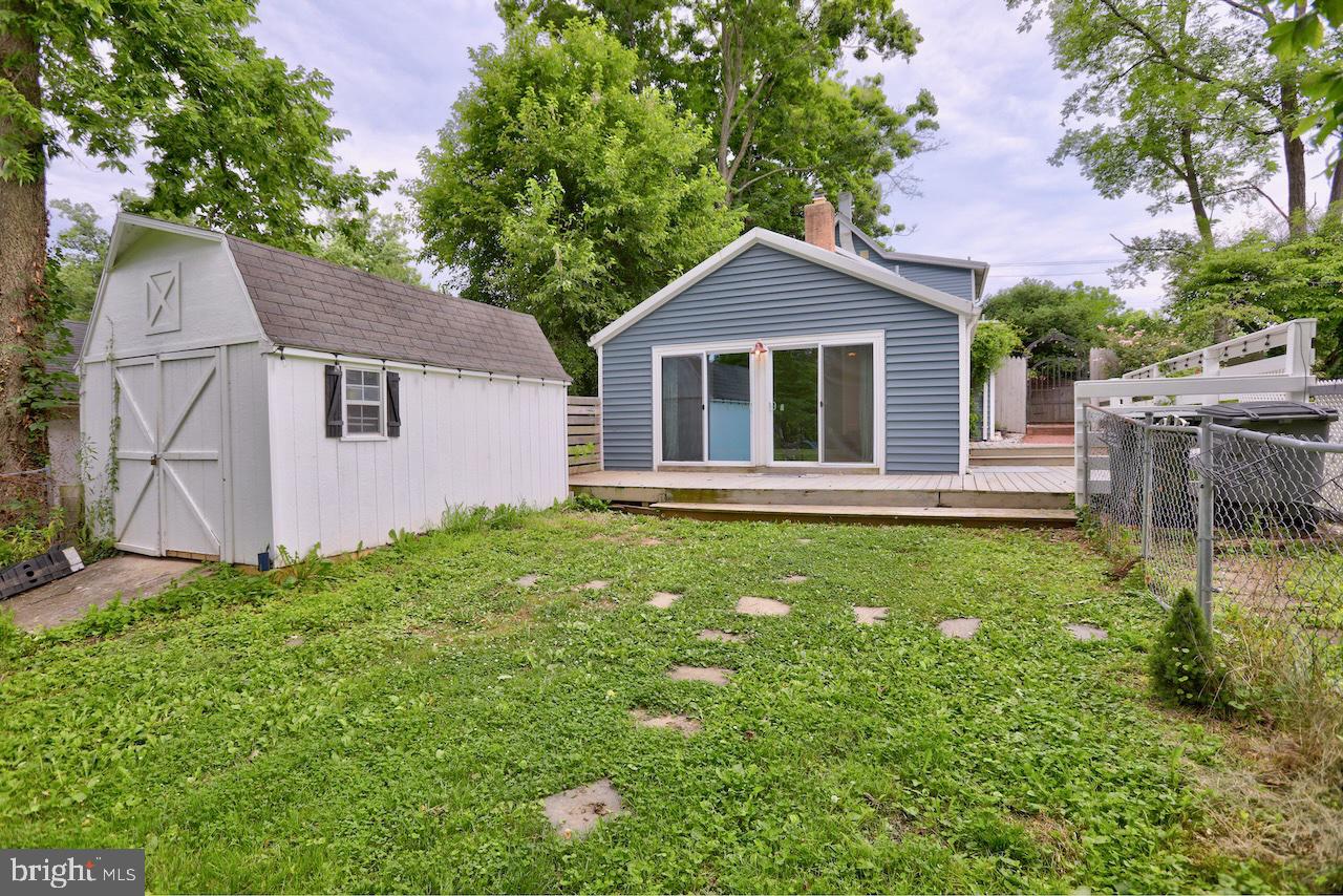 154 E COLONIAL HIGHWAY