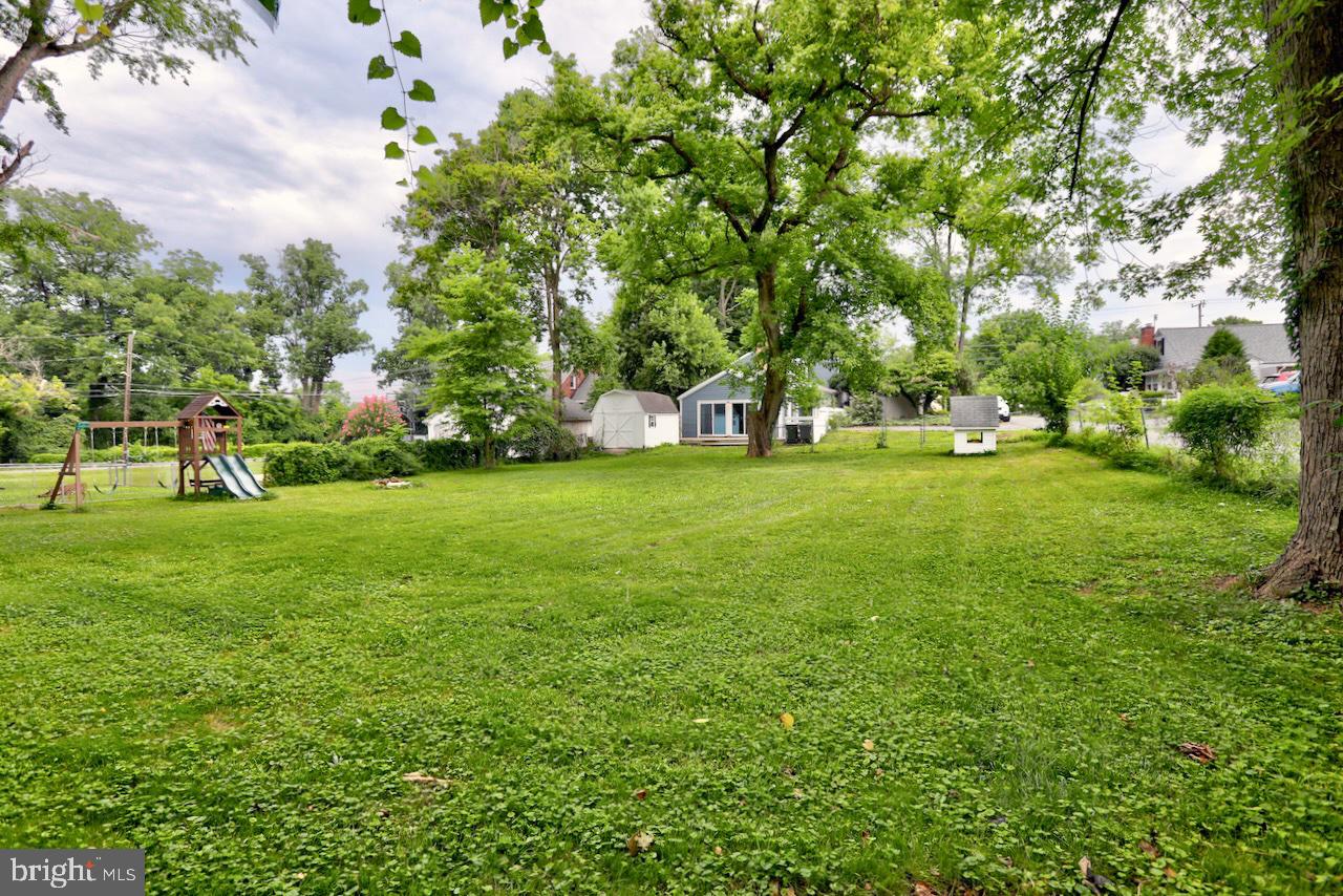 154 E COLONIAL HIGHWAY