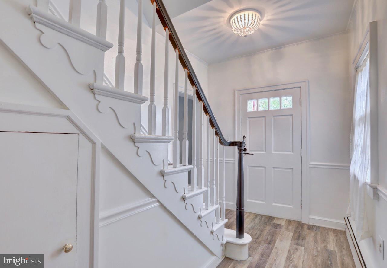 154 E COLONIAL HIGHWAY